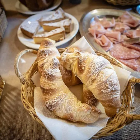 & Ristorante Serenella ホテル